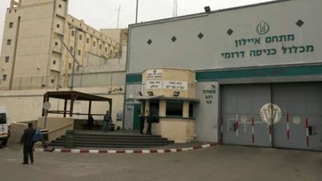 İsrail basını Filistinli ve Lübnanlı mahkumların tecritte tutulduğu Ayalon Hapishanesini anlattı