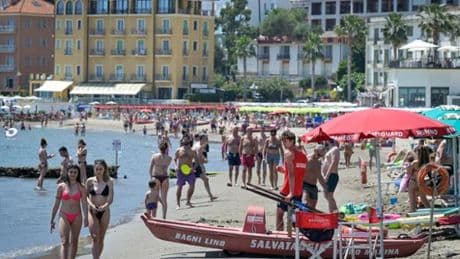 Diano Marina, girare a torso nudo può costare fino 500 euro