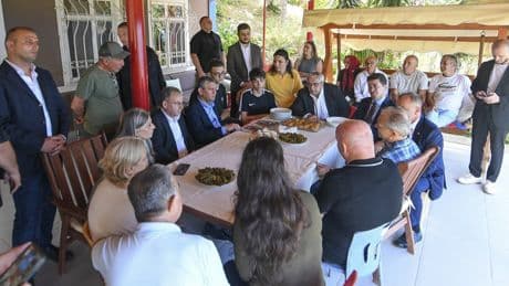 Özgür Özel'den eski TEB Genel Sekreteri Çağlar'a taziye ziyareti