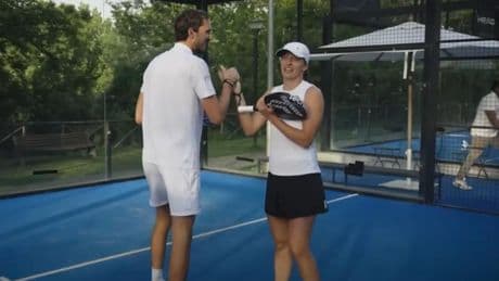 Medvedev y Swiatek hacen pareja... ¡en un partido de pádel!