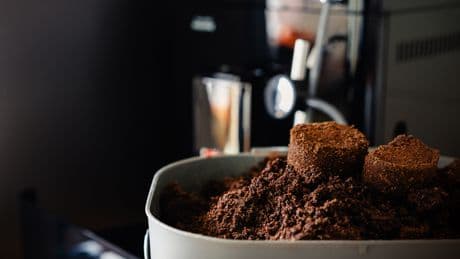 Hygiene-Booster: Wie etwas Salz Ihren Kaffeevollautomaten vor Schimmel schützt
