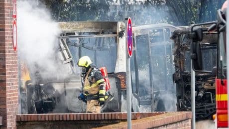 Brände: Mehrere Busse in Schenefeld in Flammen