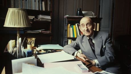 Contra el opio de los intelectuales: Raymond Aron, el liberal que desmontó a la izquierda y dejó en evidencia a Sartre