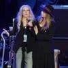 Christina Applegate (53) moet zich noodgedwongen thuis opsluiten door MS: “Ik loop precies op hete lava en naalden”