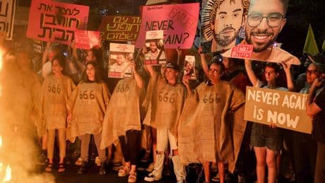 LIVE | Massaal protest in Tel Aviv tegen aanpak Netanyahu