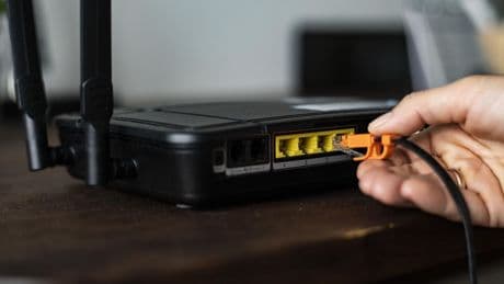 La Policía avisa de la nueva estafa del cambio de router: desconfía si recibes la llamada