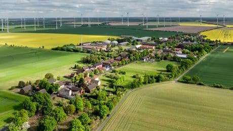 Feldheim in Brandenburg: Warum dieses Dorf nur 12 Cent für Strom bezahlt