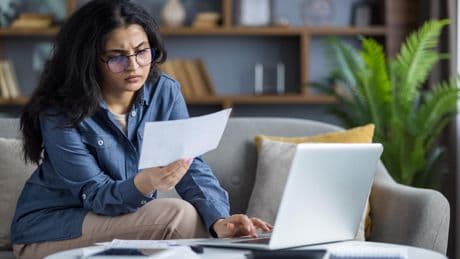 « De nombreux sites d’artisans sont peu scrupuleux » : ces 5 pratiques douteuses qui doivent vous alerter avant de rénover votre logement