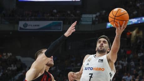 El factor Tavares se hace con el primer asalto de los playoff ante un combativo Baskonia