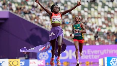 La keniana Jepchirchir gana el maratón del Mundial al sprint en el tartán del Estadio Nacional