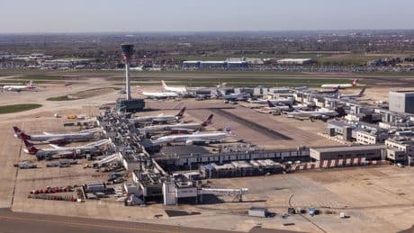 Evacuada la Terminal 4 de Heathrow por "un posible incidente con materiales peligrosos"