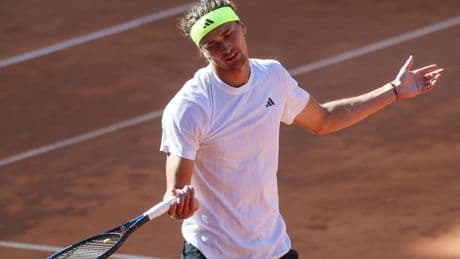 Alexander Zverev says lightning struck his flight to Paris for the French Open