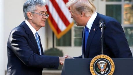 El nuevo ataque de Trump a Powell por asfixiar al mercado inmobiliario: "¡Baja las tasas, 'Tardón'!"