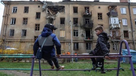 Ukraine: à Kramatorsk, les habitants bien décidés à ne pas partir malgré la guerre