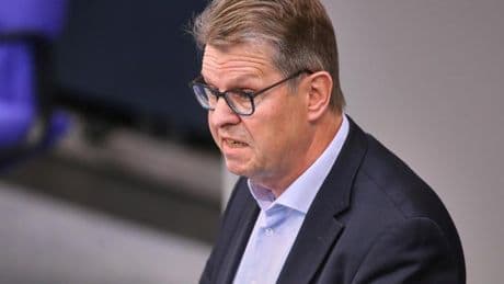 „Befremdliche Wortwahl“ – Stegner kritisiert Merz für „Drecksarbeit“-Aussage