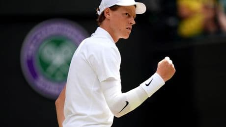 Tennis: Mit weißem Armling: Starker Sinner ins Wimbledon-Halbfinale