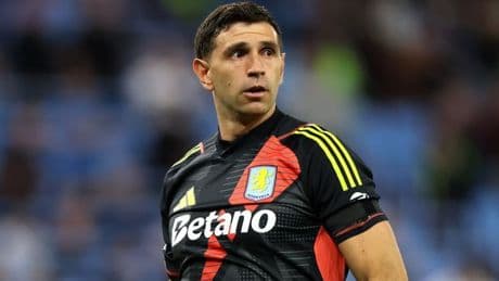 Unai Emery issues telling Emi Martinez update after Aston Villa star left pitch in tears