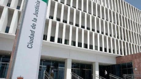 Detenido en Málaga por golpear a su bebé con el cable del teléfono