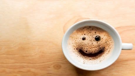 Bitterer Kaffee? Dieses Gewürz rettet Ihren Morgen – ganz ohne Zucker
