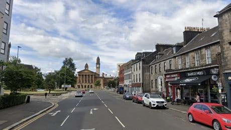 Teenager slashed in face as bloody brawl breaks out on Paisley street