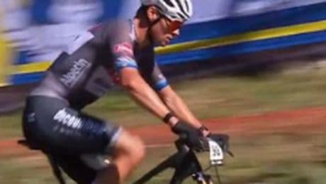 Mathieu van der Poel komt na lange inhaalrace tekort voor zege bij rentree op mountainbike
