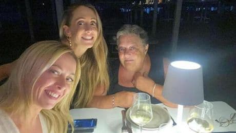 Meloni: “Auguri alle mamme, senza di loro non esisterebbe nulla”