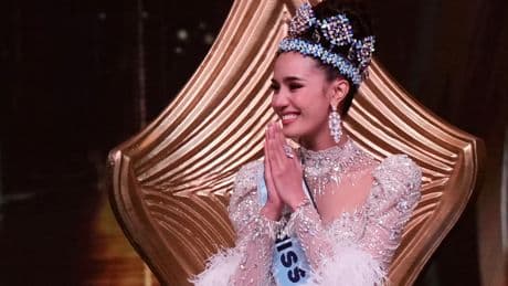 Quién es Suchata Chuangsri: la tailandesa que ha sido coronada como Miss Mundo 2025