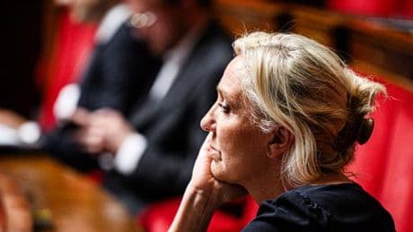 Marine Le Pen recevait encore 5 000 euros par mois du RN deux ans après avoir quitté définitivement la présidence du parti