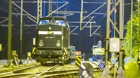 Sie wollten wohl durch Tschechien - Berliner klettern auf Zug, legen Bahnverkehr lahm