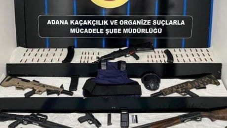 Adana'da 5 adrese eş zamanlı operasyon, adeta cephanelik çıktı
