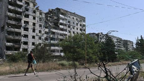 Russia attacks 4 Ukrainian cities as time ticks down to U.S. peace deadline