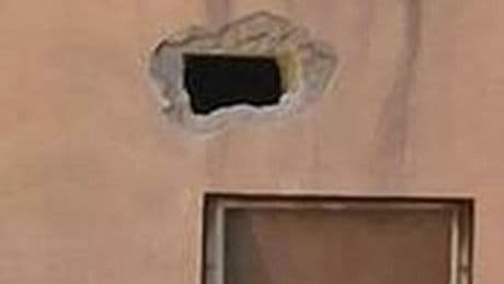 Detenuti evasi a Poggioreale, come hanno fatto? Buco nel muro e lenzuola, la fuga è da film (ma finisce presto)