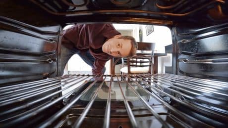 « Voiture, frigo, conserve : d’où vient notre acier ? » : Hugo Clément remonte toute la filière