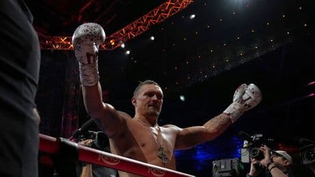 Gegner fliegt sogar der Mundschutz raus - Usyk-Sieg in spektakulärer Box-Schlacht