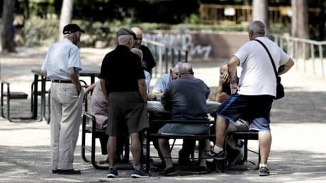 Los españoles cada vez se jubilan más tarde: la edad media se sitúa en los 65,3 años