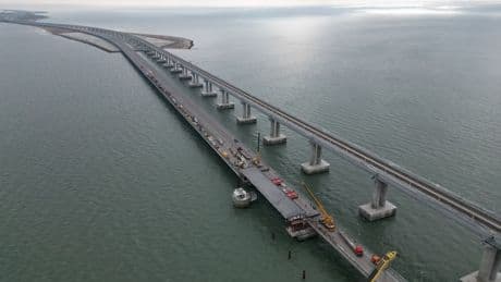 Guerre en Ukraine : Kiev affirme avoir «endommagé» le pont de Crimée après une attaque à l’explosif
