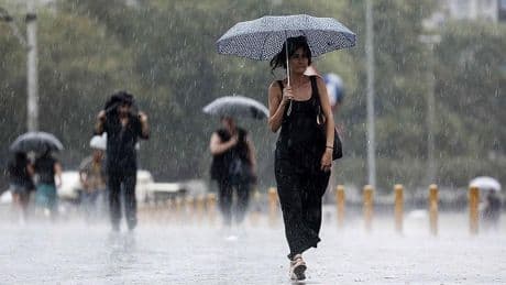 İstanbul'a bugün yağmur yağacak mı? Meteoroloji mi doğru söylüyor Kandilli mi? AKOM mu?
