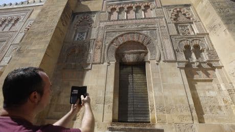La izquierda aprovecha el incendio en La Mezquita de Córdoba para pedir su expropiación: el bulo de los 30 euros