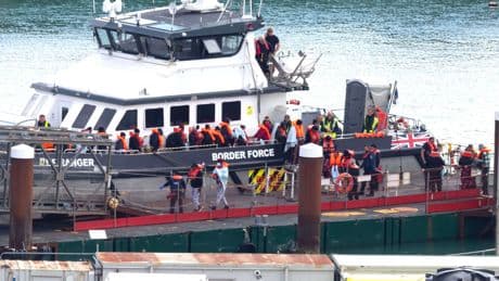 Migrants : un accord de dupes entre Paris et Londres ?