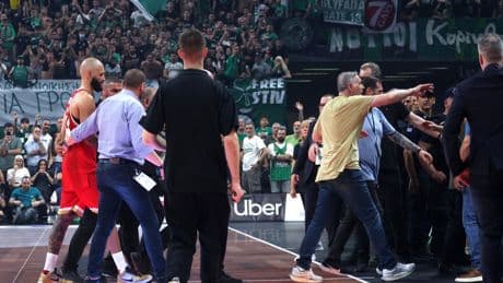 Basket : geste obscène, expulsion, plainte... Le match chaotique d’Evan Fournier avec l’Olympiakos