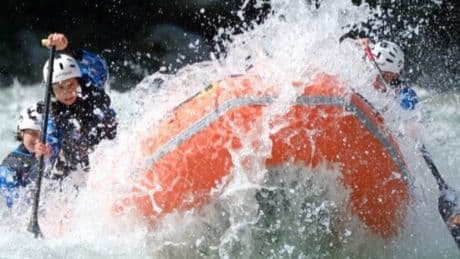 <span style="line-height: 100%;"><font face="Times New Roman, Times, serif">Maggio di rafting in Valsesia: sport, natura e giovani talenti sul fiume Sesia</font></span>