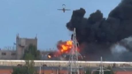 Ucrania sufre un ataque récord de drones rusos mientras reivindica un nuevo golpe a un aeródromo militar de Putin