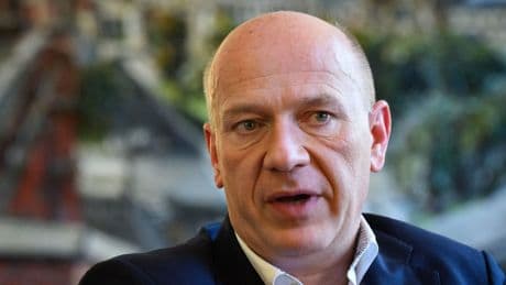 Schnelle Einbürgerungen: Wegner verteidigt Verfahren in Berlin