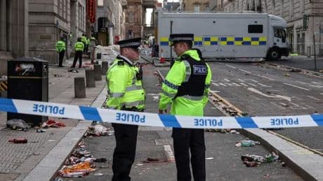 L’automobiliste qui a foncé dans la foule à Liverpool en garde à vue, onze personnes toujours hospitalisées