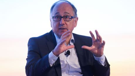 IAG gana un 44% más y reduce deuda en 2.000 millones