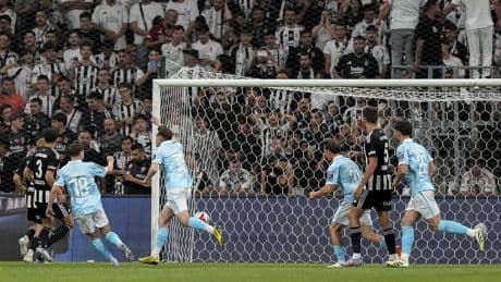 Beşiktaş-St. Patrick's maçında penaltı kararı! Başlama düdüğü henüz çalmıştı ki...