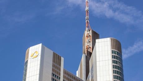 Unicredit steigt zum größten Commerzbank-Aktionär auf
