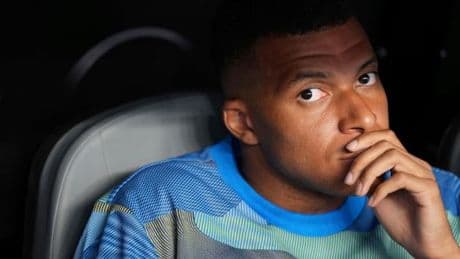 Après des « dons » de Kylian Mbappé à cinq policiers chargés de la protection des Bleus, enquête ouverte pour soupçon de travail dissimulé