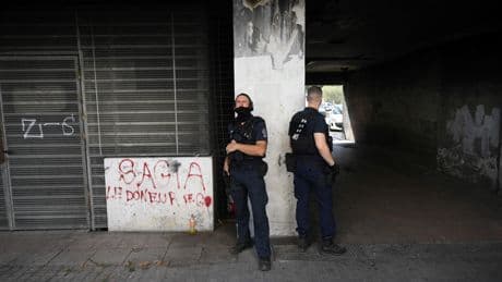 Nîmes : le corps calciné d'un jeune homme, ligoté avec du ruban adhésif et victime de sévices, retrouvé en pleine garrigue