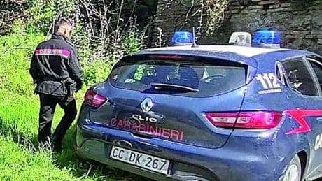 Stupefacenti nascosti nei boschi: pattuglie con i cani in Val Petronio